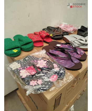 Chaussures d'été - 100 paires