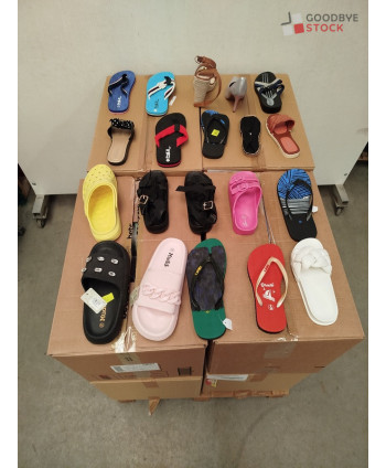 Chaussures d'été non triées...
