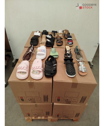 Chaussures d'été non triées...