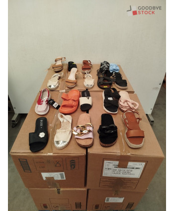 Chaussures d'été non triées...