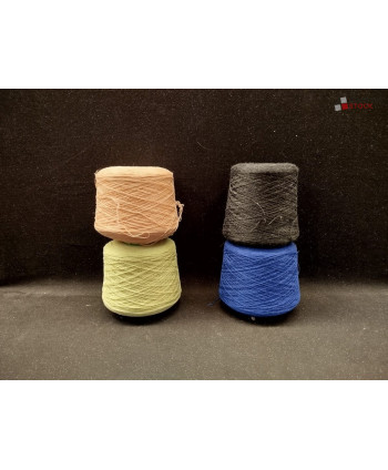 Lot de 32 bobines de laine...