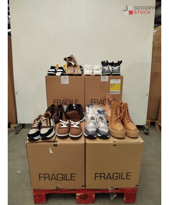 Chaussures - 80 paires
