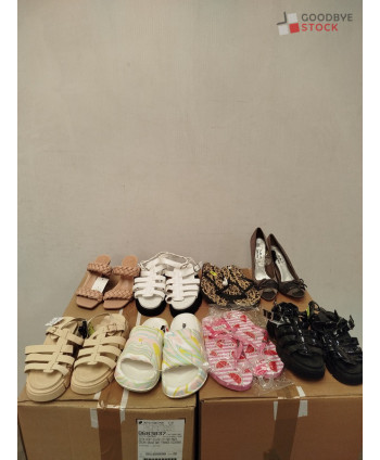 Chaussures d'été - 100 paires