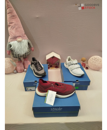 Chaussures en boites STROLE...