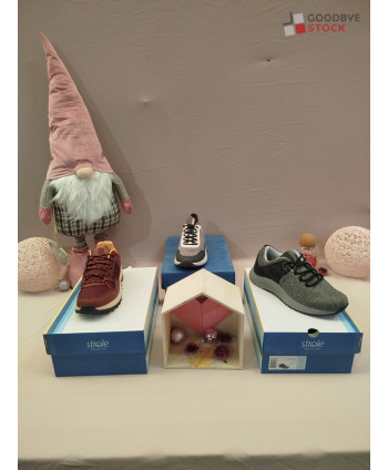 Chaussures en boites STROLE...