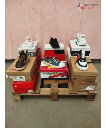 Chaussures enfants en boite...
