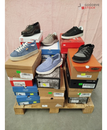 Chaussures en boites - 25...