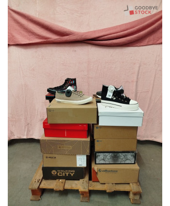 Chaussures en boites - 20...
