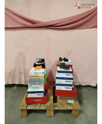 Chaussures enfants en boite...