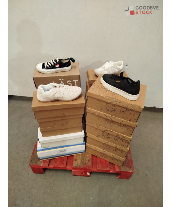 Chaussures en boites - 20...