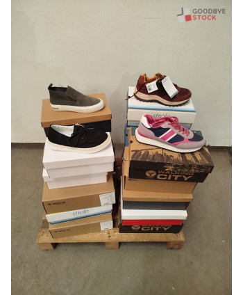 Chaussures en boites - 20...