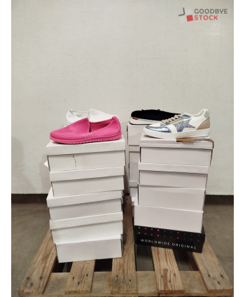 Chaussures en boites - 20...