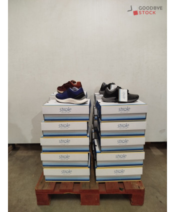 Chaussures en boîtes STROLE...