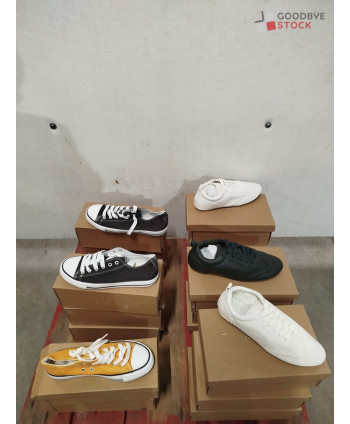 Chaussures en boites...