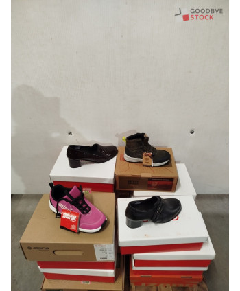 Chaussures en boites - 16...