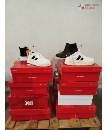 Chaussures en boites - 16...