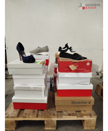 Chaussures en boites - 16...
