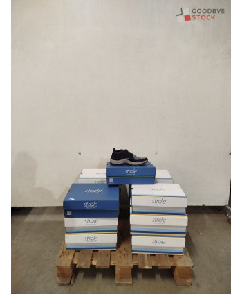 Chaussures en boîtes STROLE...