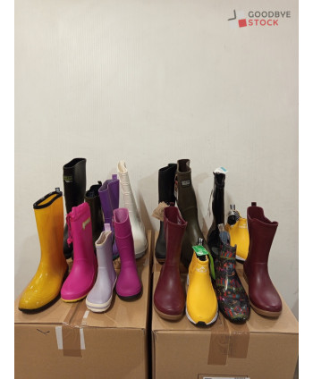 Bottes de pluie non triées...