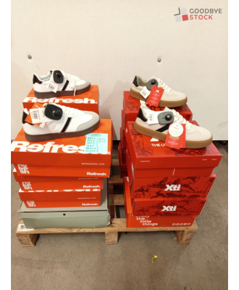 Chaussures en boites - 16...