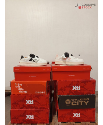 Chaussures en boites - 16...