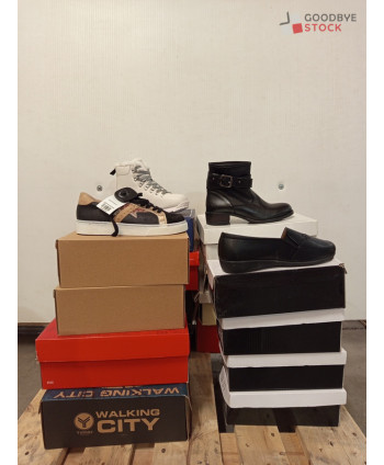 Chaussures en boites - 16...