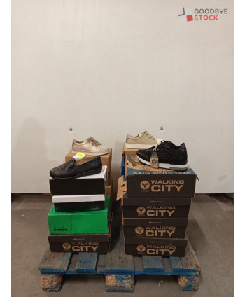 Chaussures en boites - 16...