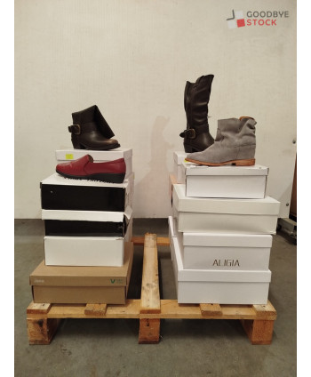 Chaussures en boites - 16...