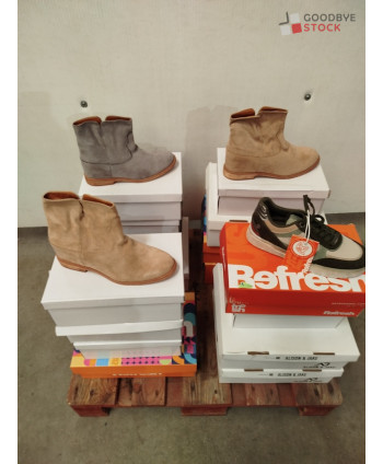 Chaussures en boites - 16...