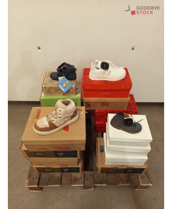 Chaussures en boites - 17...