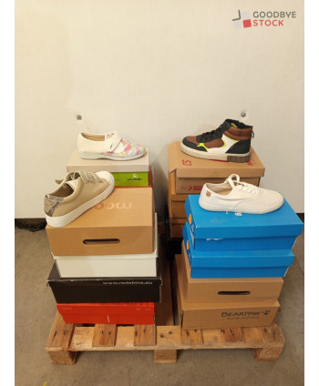 Chaussures en boites - 16...