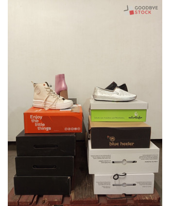 Chaussures en boites - 16...