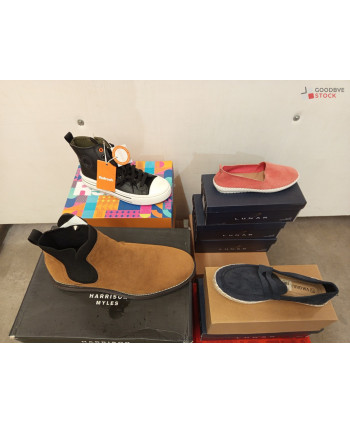 Chaussures en boites - 16...