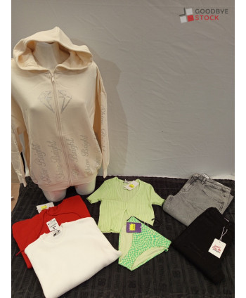 Vêtements de la marque...