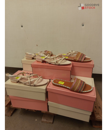 Chaussures en boites - 21...