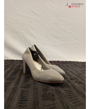 Chaussures femme - 34 pièces