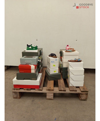 Chaussures en boites...