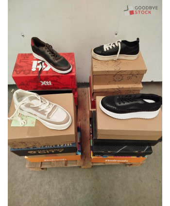 Chaussures en boites - 16...