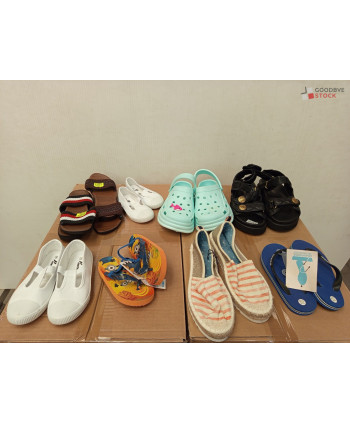 Chaussures été - 100 paires