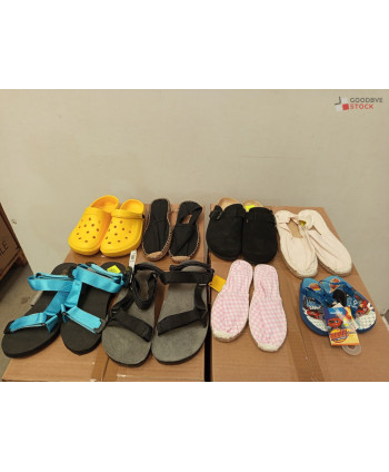 Chaussures été - 100 paires