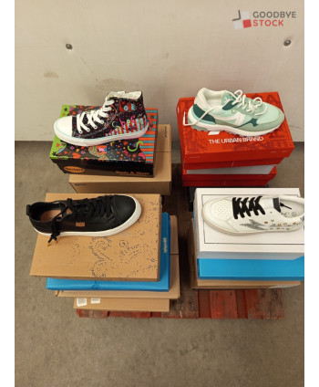 Chaussures en boites - 16...