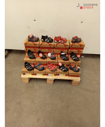 Chaussures en boites...