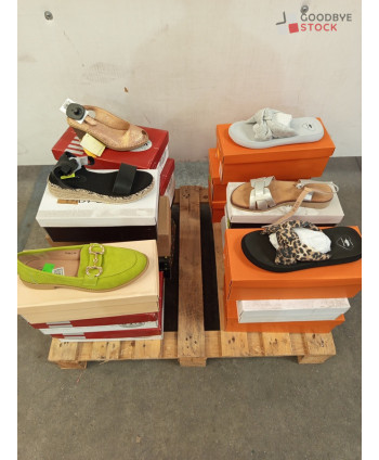 Chaussures en boites - 18...