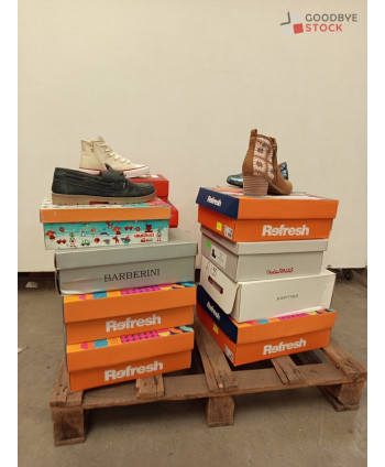 Chaussures en boites - 16...