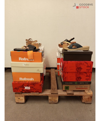 Chaussures en boites -24...