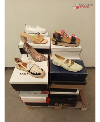 Chaussures en boites - 40...