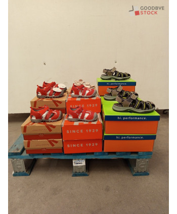 Chaussures en boites enfant...
