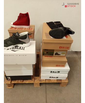 Chaussures en boites - 14...