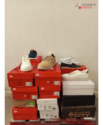 Chaussures en boites - 27...