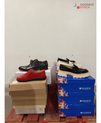 Chaussures en boites - 17...